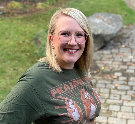 Gonzaga University student Madison Rose mentoring a middle school student